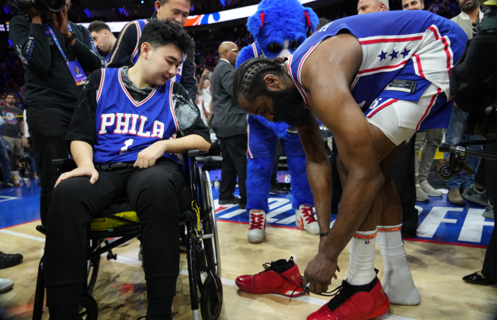 赛地聚焦——足总杯关键时刻热度飙升;波士顿凯尔特人回应争议;气氛紧张;医务组通报恢复的简单介绍 赛地聚焦——足总杯关键时刻热度飙升;波士顿凯尔特人回应争议;气氛紧张;医务组通报恢复的简单介绍